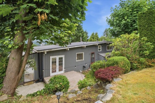 2206 Pinecrest Avenue, Coquitlam, BC 