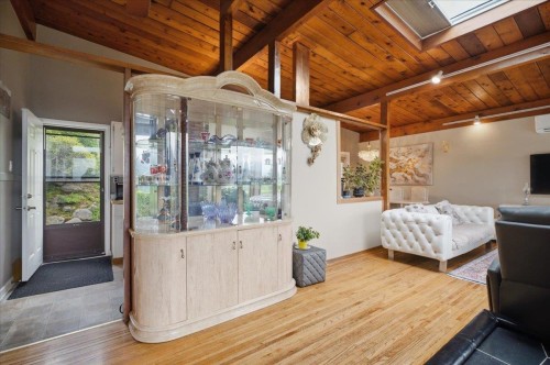 2206 Pinecrest Avenue, Coquitlam, BC 