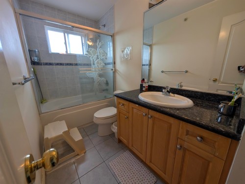 ROOMS in SHARED-4XXX Reid Street , Vancouver, BC V5R 3Y6 5