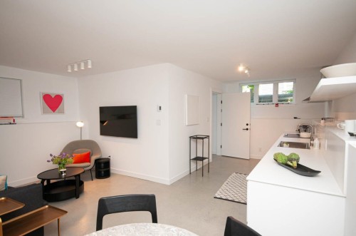 2-563 Union Street , Vancouver, BC V6A 2B7 4