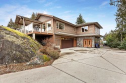 5781 Genni's Way Sechelt, BC V7Z 0N8