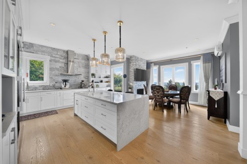 1572 Chippendale Court, West Vancouver, BC 