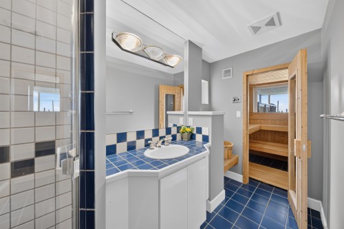 1572 Chippendale Court, West Vancouver, BC 