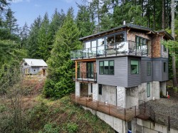 1572 Mountain Road Gibsons, BC V0N 1V2