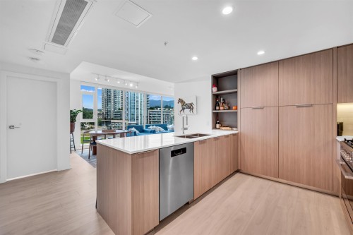 501-1471 Hunter Street, North Vancouver, BC 