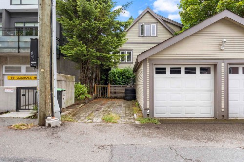 67 16Th Avenue E, Vancouver, BC 