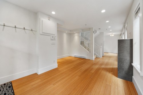 67 16Th Avenue E, Vancouver, BC 