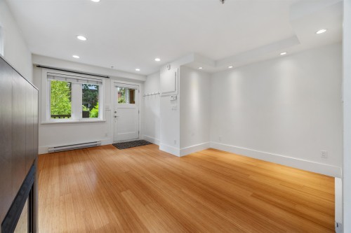 67 16Th Avenue E, Vancouver, BC 