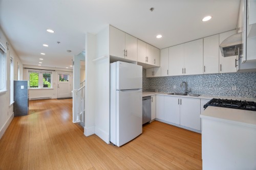 67 16Th Avenue E, Vancouver, BC 
