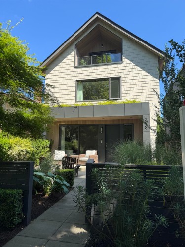 2939 15Th Avenue W, Vancouver, BC 