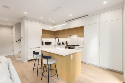 2939 15Th Avenue W, Vancouver, BC 