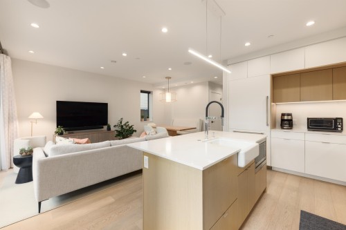 2939 15Th Avenue W, Vancouver, BC 