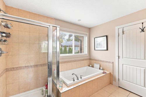 24176 104 Avenue, Maple Ridge, BC 