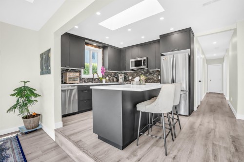 300 Balmoral Road W, North Vancouver, BC 