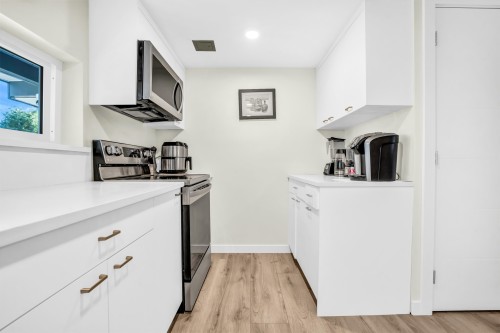 300 Balmoral Road W, North Vancouver, BC 
