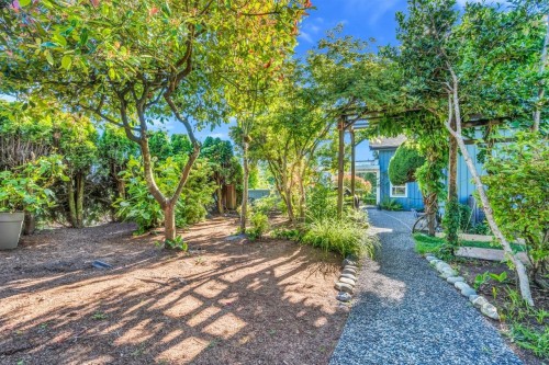 300 Balmoral Road W, North Vancouver, BC 