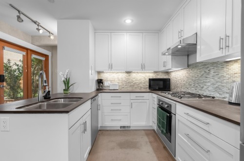 2426 34Th Avenue W, Vancouver, BC 