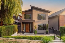 351 28th Street W North Vancouver, BC V7N 2J2