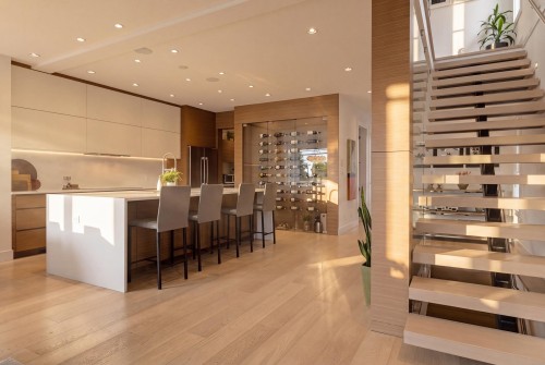 351 28Th Street W, North Vancouver, BC 