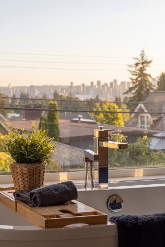 351 28Th Street W, North Vancouver, BC 