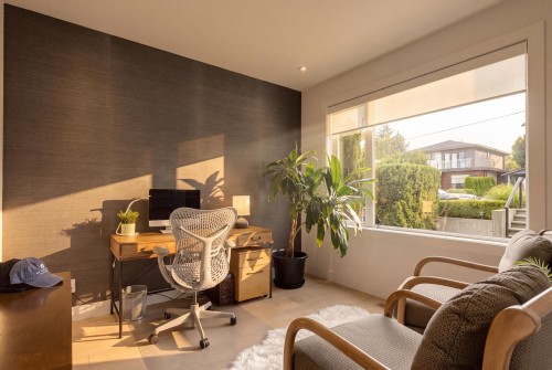 351 28Th Street W, North Vancouver, BC 
