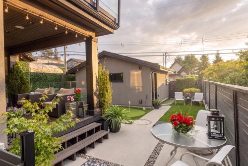 351 28Th Street W, North Vancouver, BC 