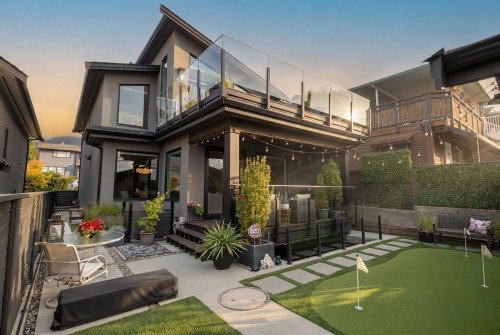 351 28Th Street W, North Vancouver, BC 
