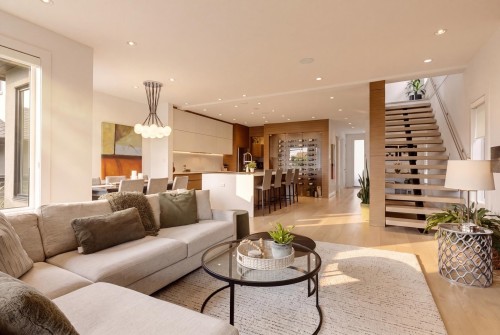 351 28Th Street W, North Vancouver, BC 