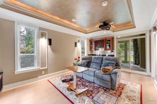 5011 Colbeck Road, Richmond, BC - Indoor Photo Showing Living Room