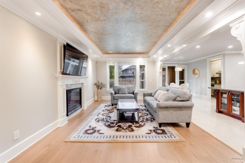 5011 Colbeck Road, Richmond, BC - Indoor Photo Showing Living Room With Fireplace