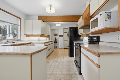 2030 Jordan Drive, Burnaby, BC - Indoor Photo Showing Kitchen
