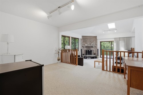 2030 Jordan Drive, Burnaby, BC - Indoor Photo Showing Other Room