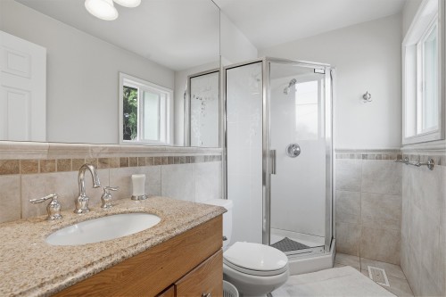 2030 Jordan Drive, Burnaby, BC - Indoor Photo Showing Bathroom
