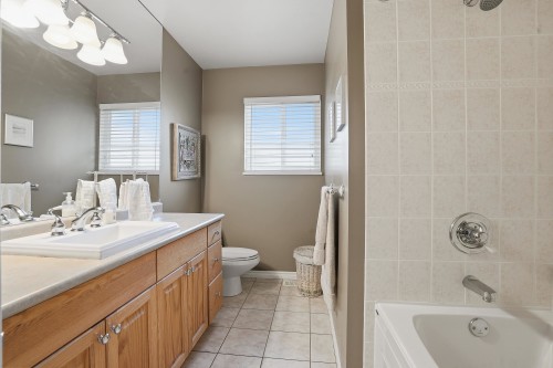 2030 Jordan Drive, Burnaby, BC - Indoor Photo Showing Bathroom