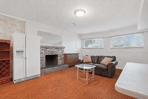 2030 Jordan Drive, Burnaby, BC - Indoor Photo Showing Living Room With Fireplace