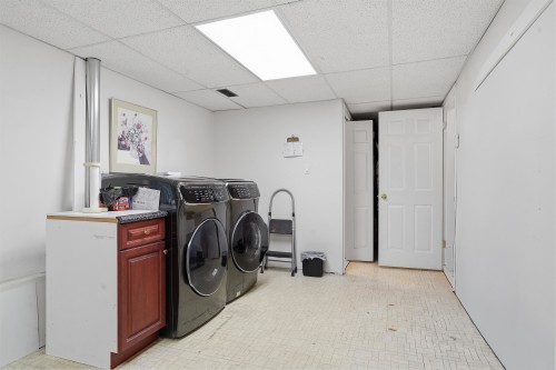 2030 Jordan Drive, Burnaby, BC - Indoor Photo Showing Laundry Room