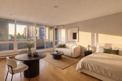 410-718 Main Street  Vancouver, BC V6A 0B1