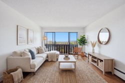 1345 Chesterfield Avenue  North Vancouver, BC V7M 2N1