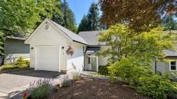7 Maude Court  Port Moody, BC V3H 4E7