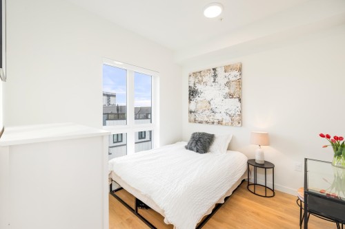 444-545 2Nd Street E, North Vancouver, BC - Indoor Photo Showing Bedroom