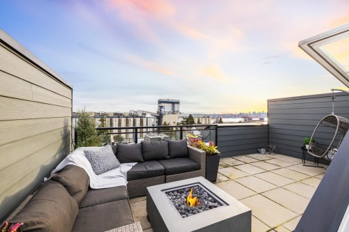 444-545 2Nd Street E, North Vancouver, BC - Outdoor With Exterior