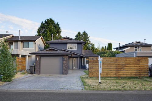 19026 117b Avenue  Pitt Meadows, BC V3Y 1Y1