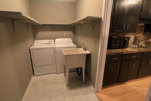4771 Steveston Highway, Richmond, BC - Indoor Photo Showing Laundry Room