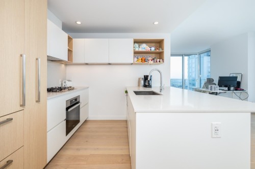 4202-6000 Mckay Avenue, Burnaby, BC - Indoor Photo Showing Kitchen