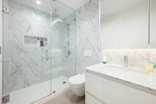 4202-6000 Mckay Avenue, Burnaby, BC - Indoor Photo Showing Bathroom