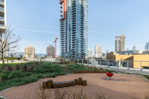 4202-6000 Mckay Avenue, Burnaby, BC - Outdoor With Facade