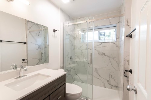 1410 Lansdowne Drive, Coquitlam, BC - Indoor Photo Showing Bathroom