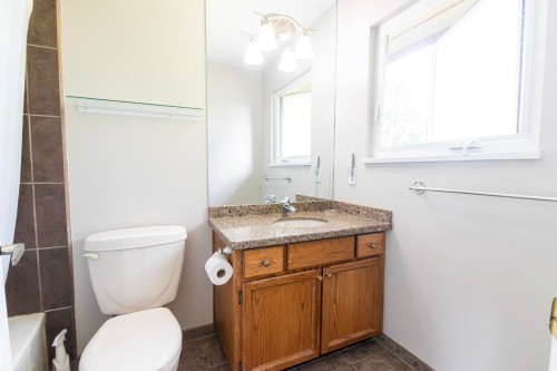 1410 Lansdowne Drive, Coquitlam, BC - Indoor Photo Showing Bathroom