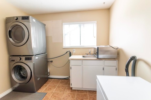1410 Lansdowne Drive, Coquitlam, BC - Indoor Photo Showing Laundry Room