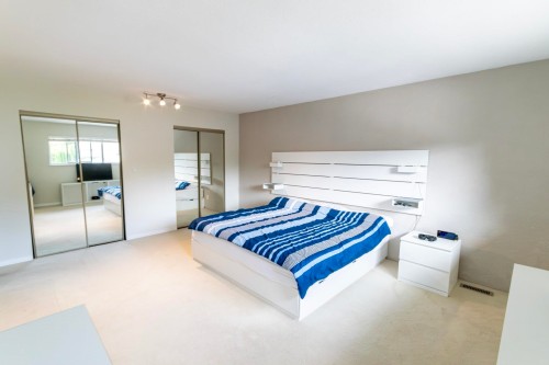 1410 Lansdowne Drive, Coquitlam, BC - Indoor Photo Showing Bedroom